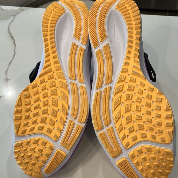 Nike Air Zoom Pegasus worn once excellent condition 9. White, purple, yellow - Picture 16 of 16